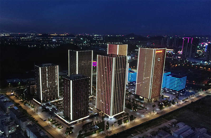 中鐵南方總部基地泛光照明工程側面實拍圖